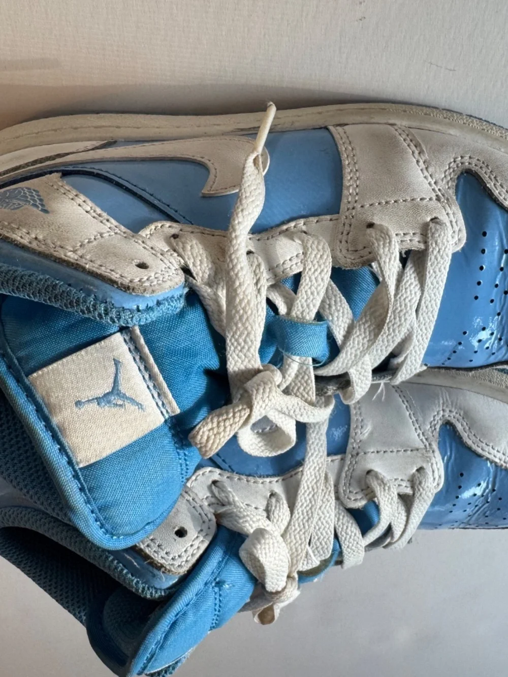 Air Jordan I Mid Youth size 3Y. Light blue and white.